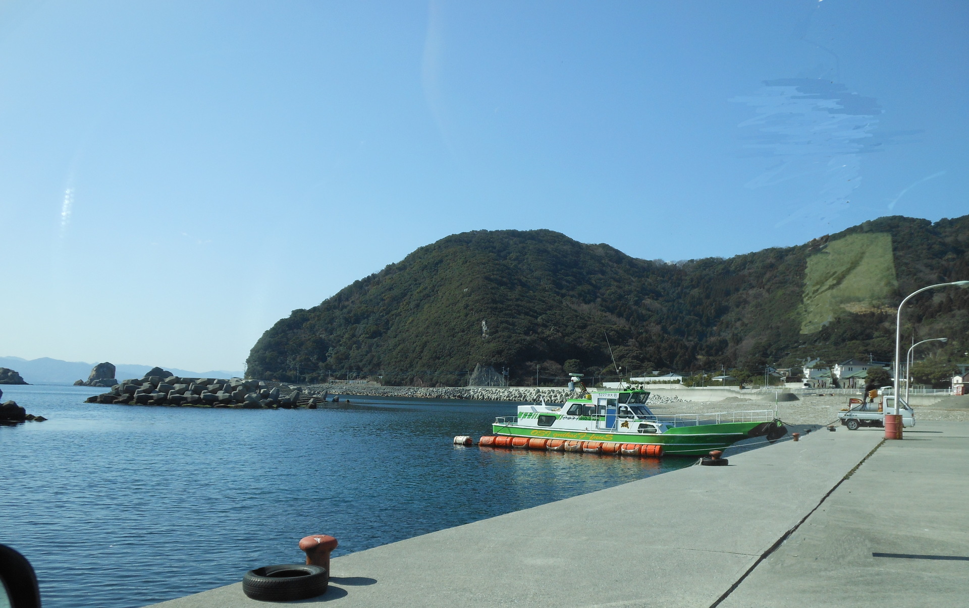 佐伯 上浦 海岸線ラインが綺麗な福泊の波止 磯釣り場 東九州大分の佐伯から上浦 鶴見 米水津 蒲江の釣り場案内